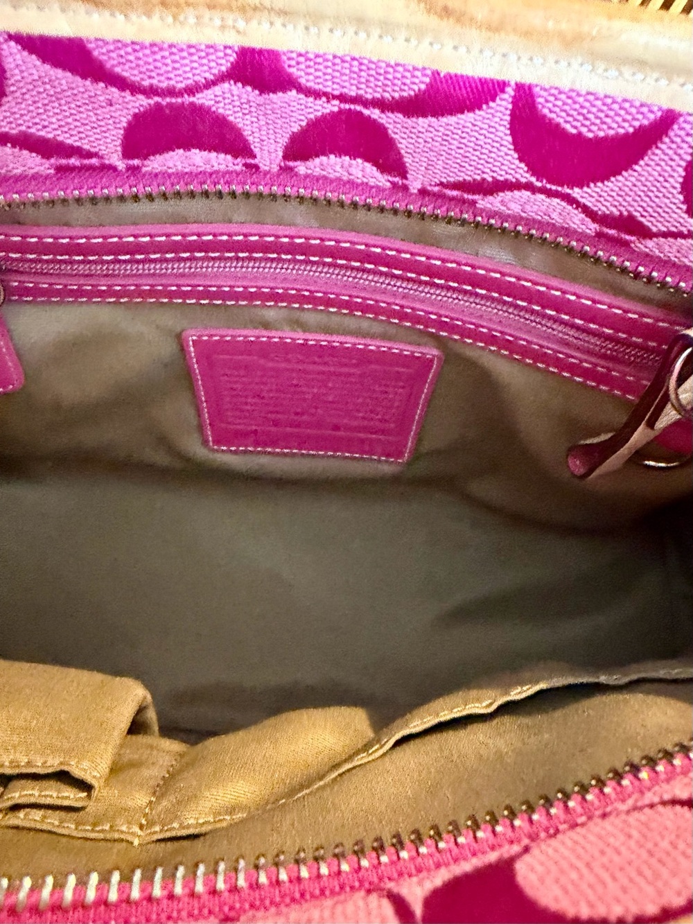 NWT COACH Pink Signature Suede & Canvas Hampton Tote w/ Wallet & Key Chain - Picture 14 of 16